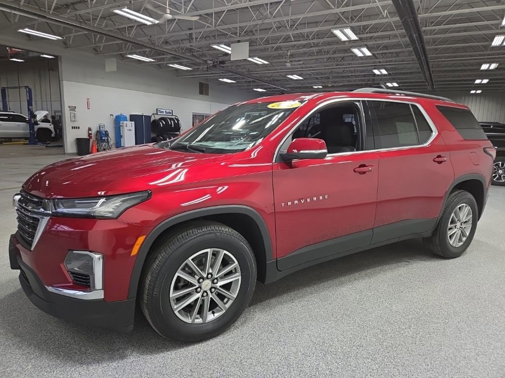 Used 2023 Chevrolet Traverse LT image 3