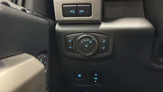 Used 2022 Ford F250 Lariat w/ Black Appearance Package AWD/4WD image 30
