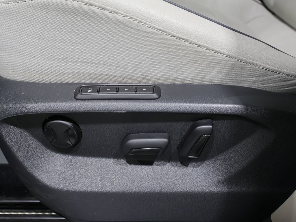Used 2022 Volkswagen Tiguan SEL R-Line AWD/4WD image 12
