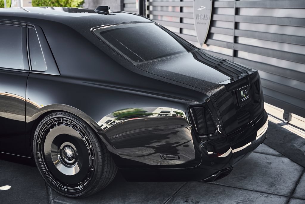 Used 2024 Rolls-Royce Phantom Sedan w/ The Phantom Package RWD image 9