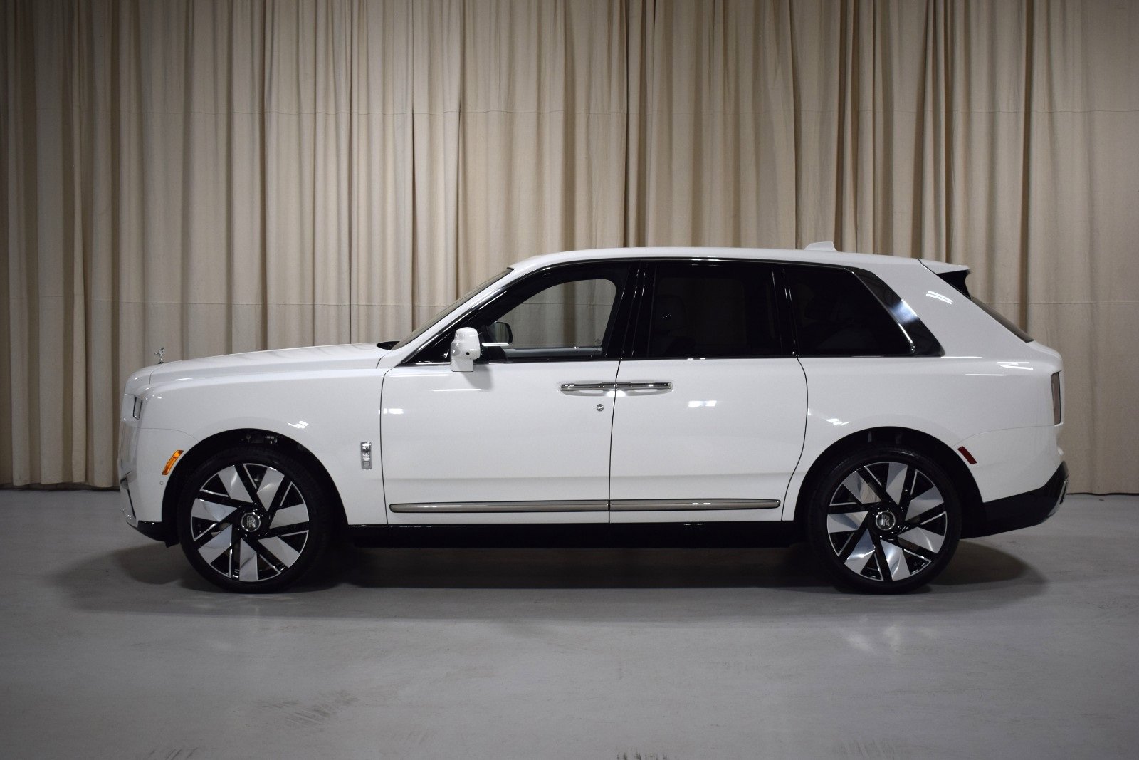 New 2026 Rolls-Royce Cullinan image 3