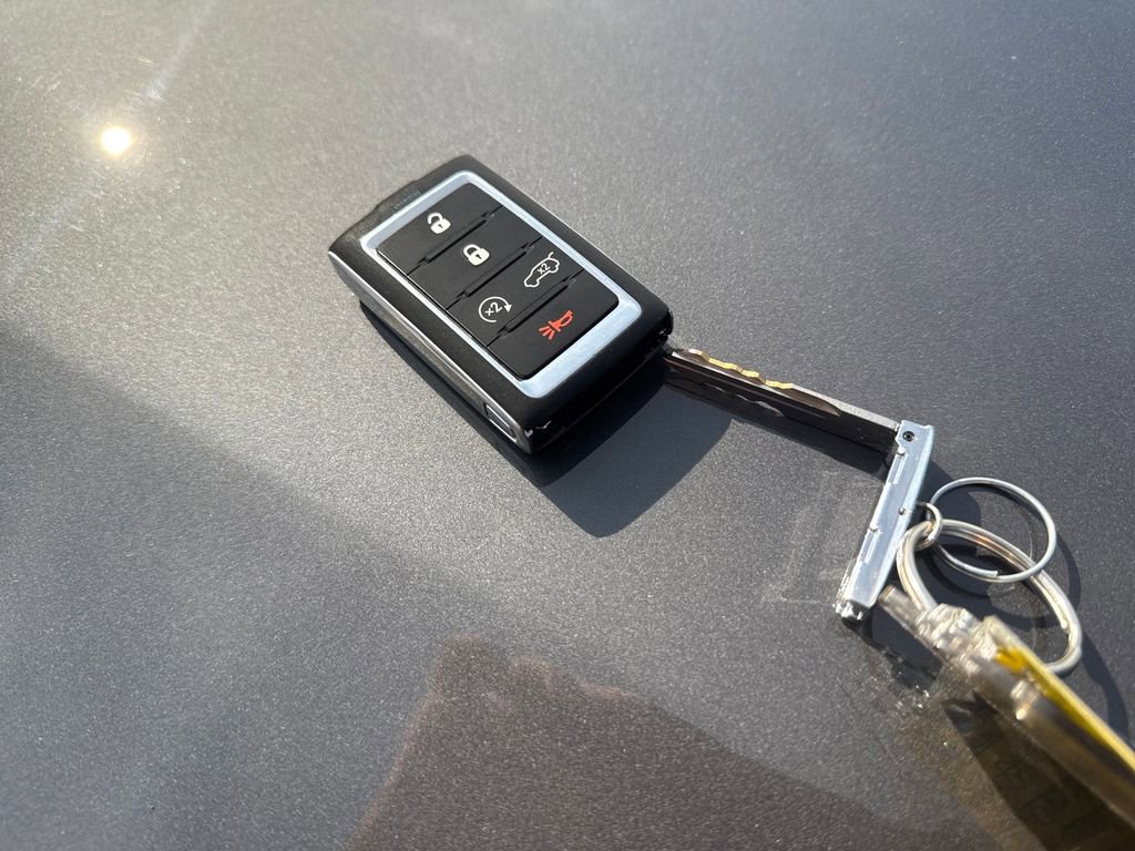 Used 2022 Jeep Grand Cherokee Altitude AWD/4WD image 35
