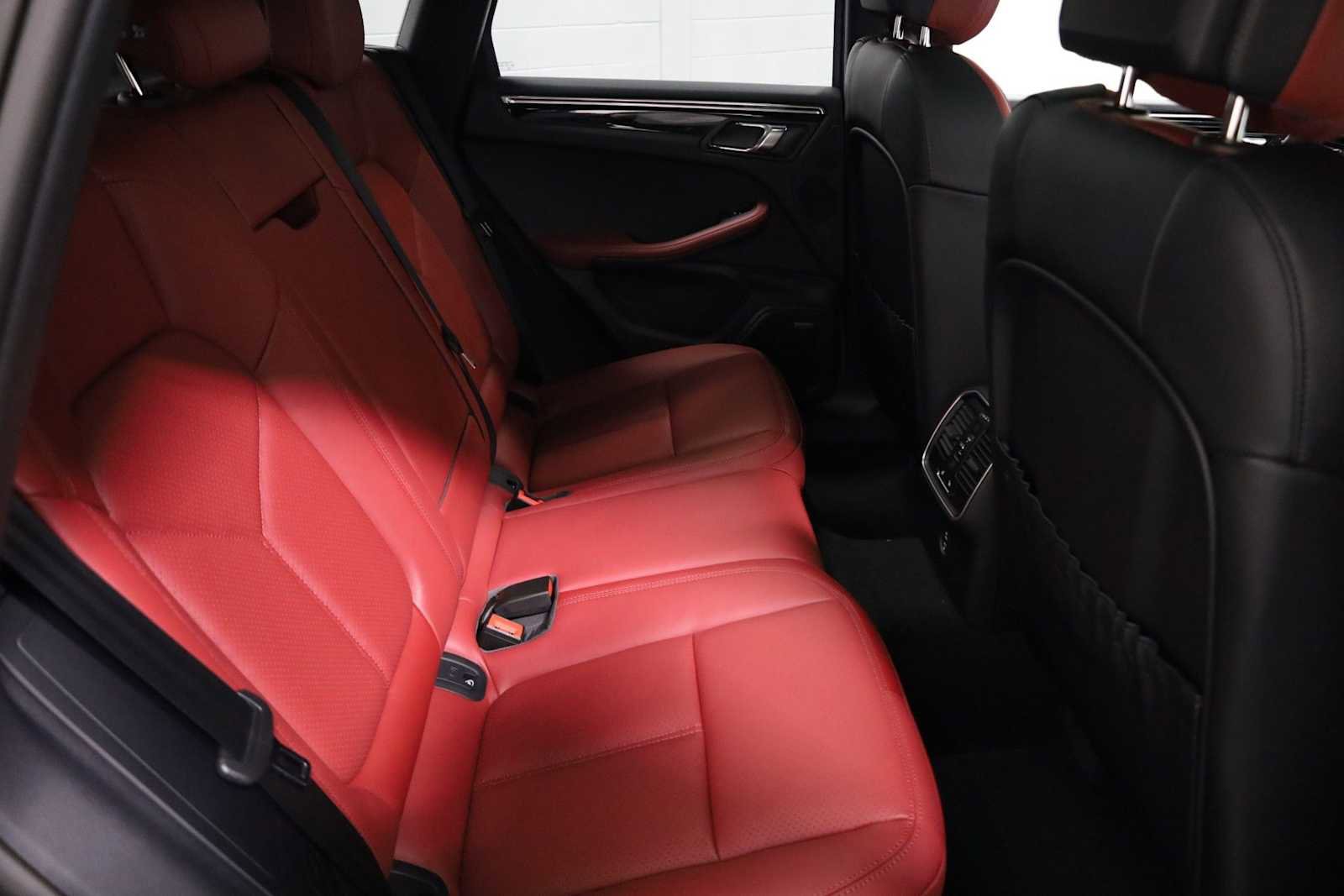 New 2026 Porsche Macan image 36