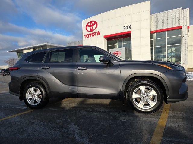 Used 2023 Toyota Highlander L image 1