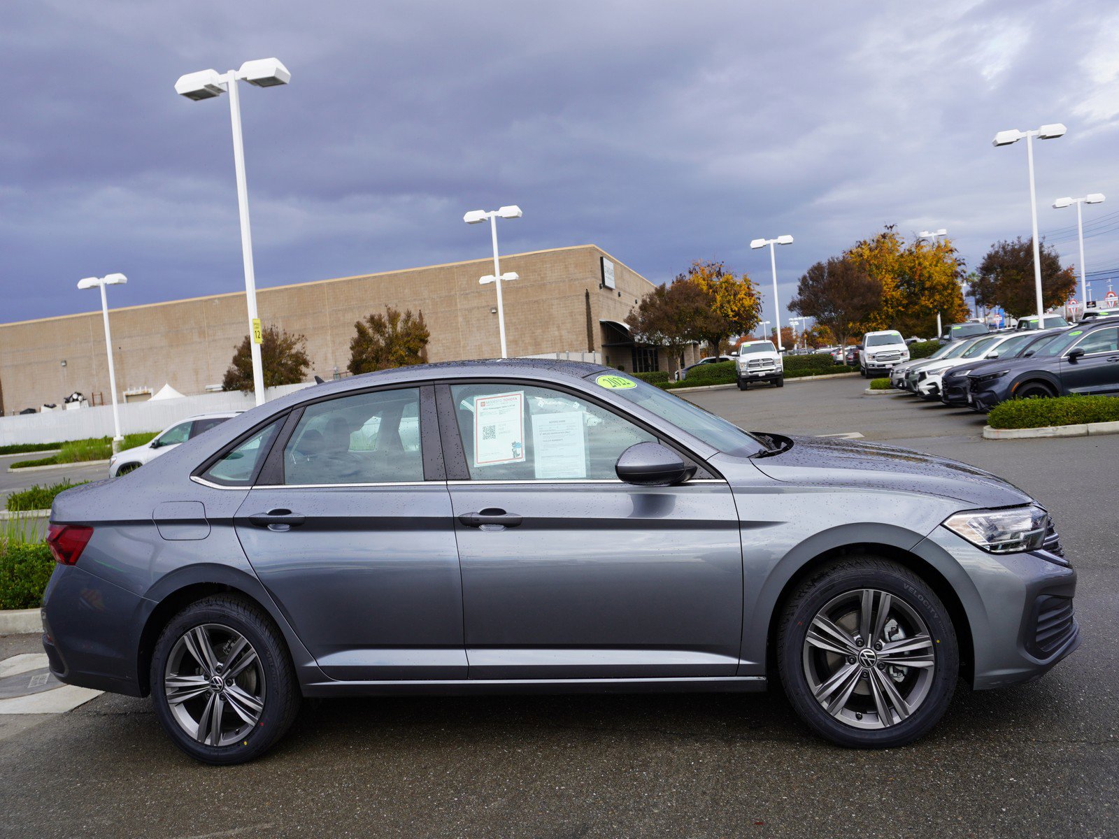 Used 2022 Volkswagen Jetta SE image 4