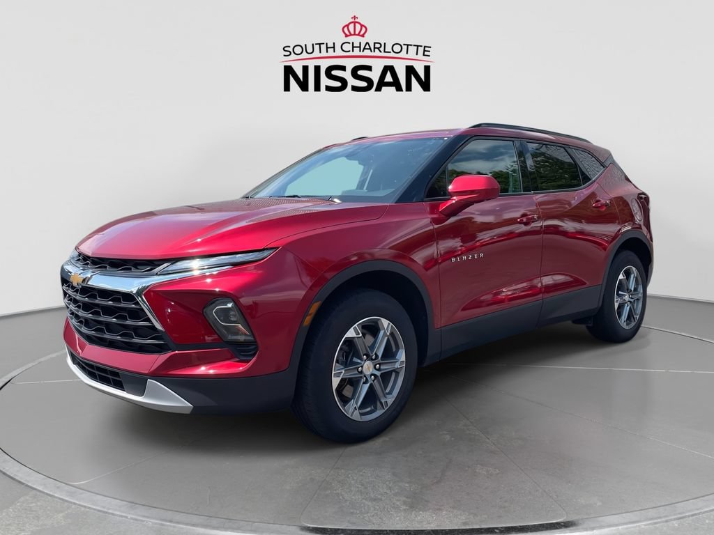 Used 2024 Chevrolet Blazer LT w/ Convenience Package FWD image 3