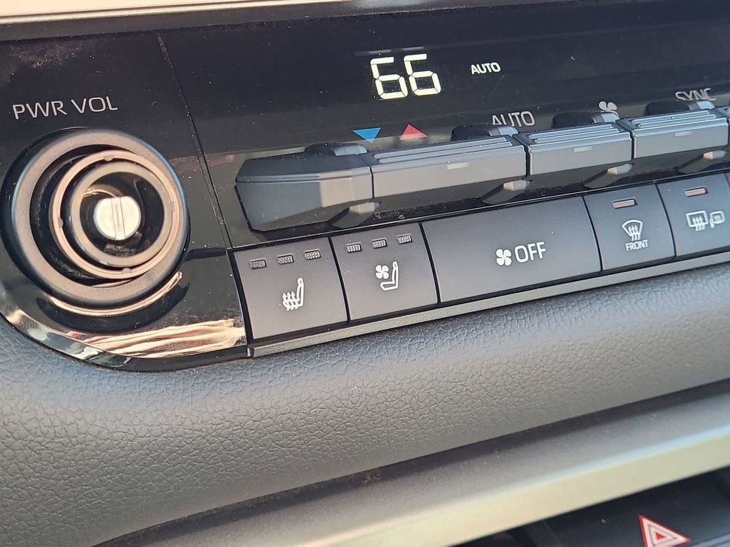 Used 2023 Toyota Tundra Limited image 30