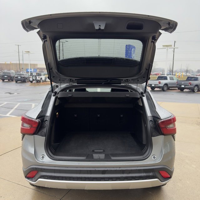 Used 2025 Chevrolet Trax LT w/ LT Convenience Package image 12