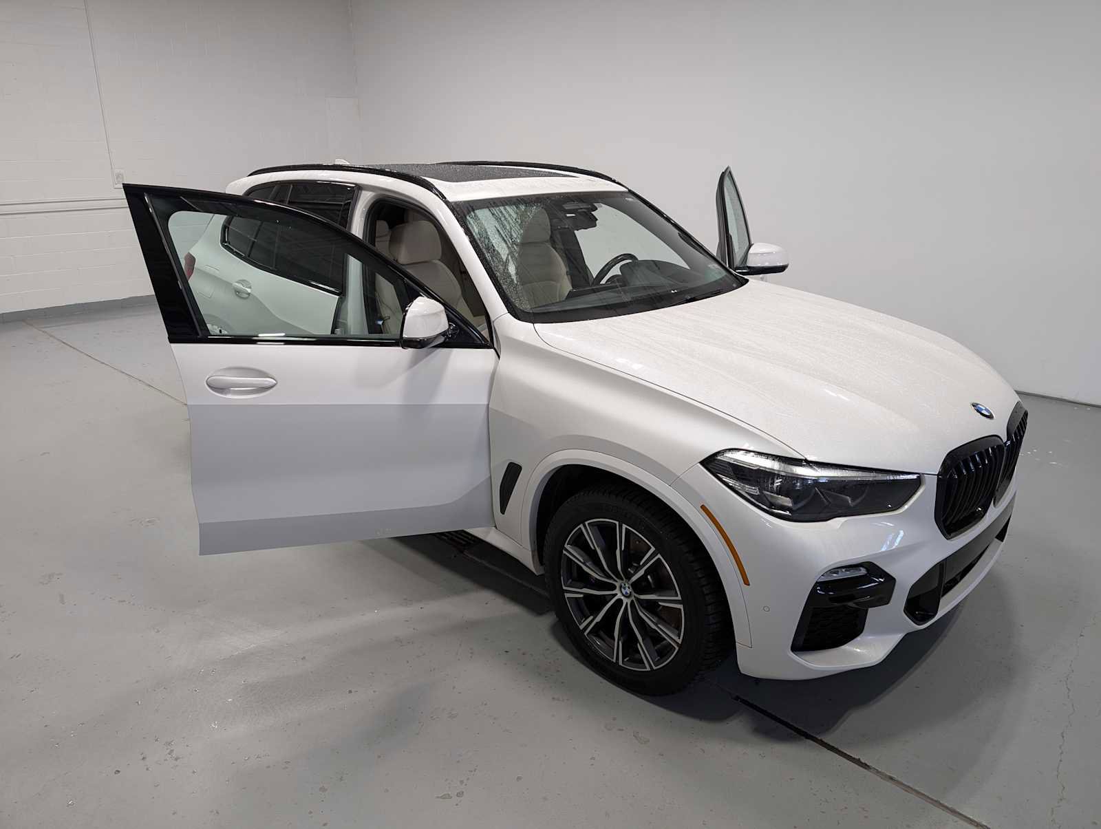 Used 2021 BMW X5 M50i AWD/4WD image 16