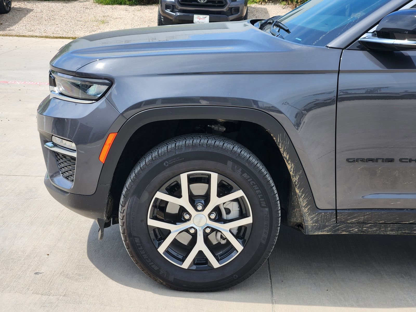 Used 2025 Jeep Grand Cherokee Limited RWD image 10
