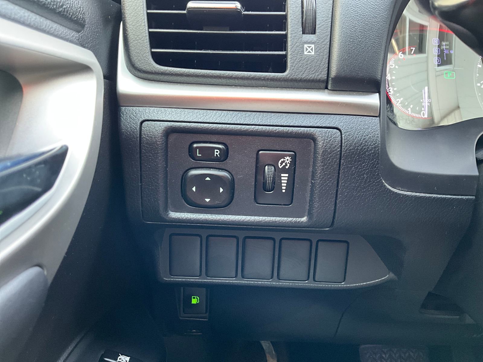 Used 2012 Lexus CT 200h image 25