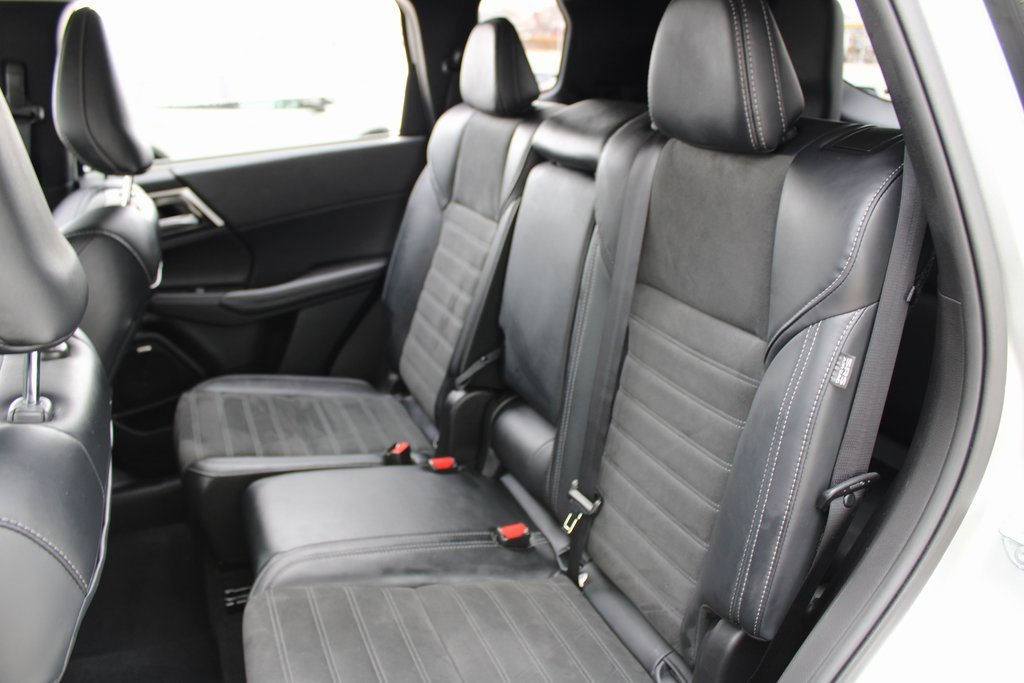 Used 2025 Mitsubishi Outlander SE image 22