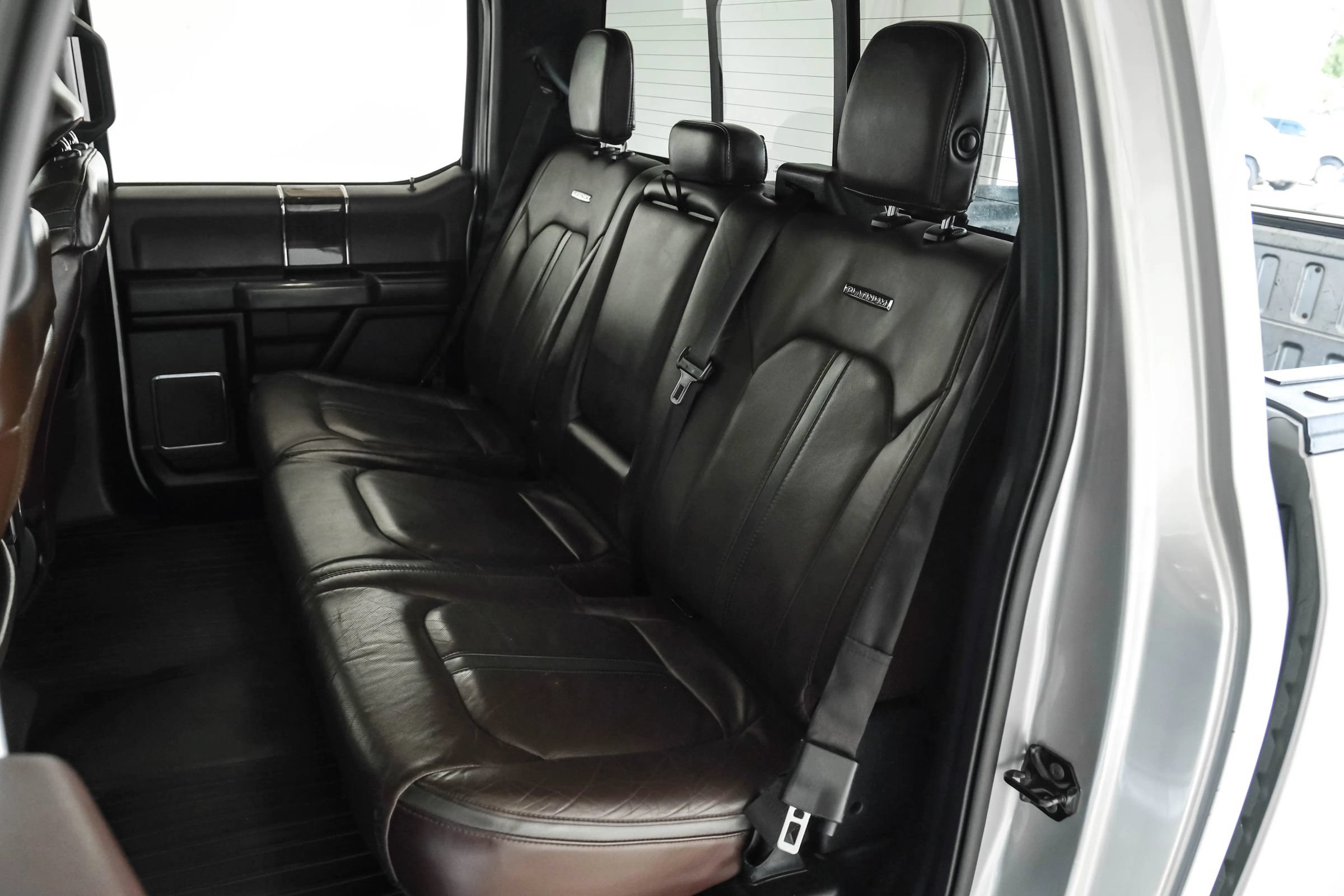 Used 2015 Ford F150 Platinum w/ Equipment Group 701A Luxury RWD image 33