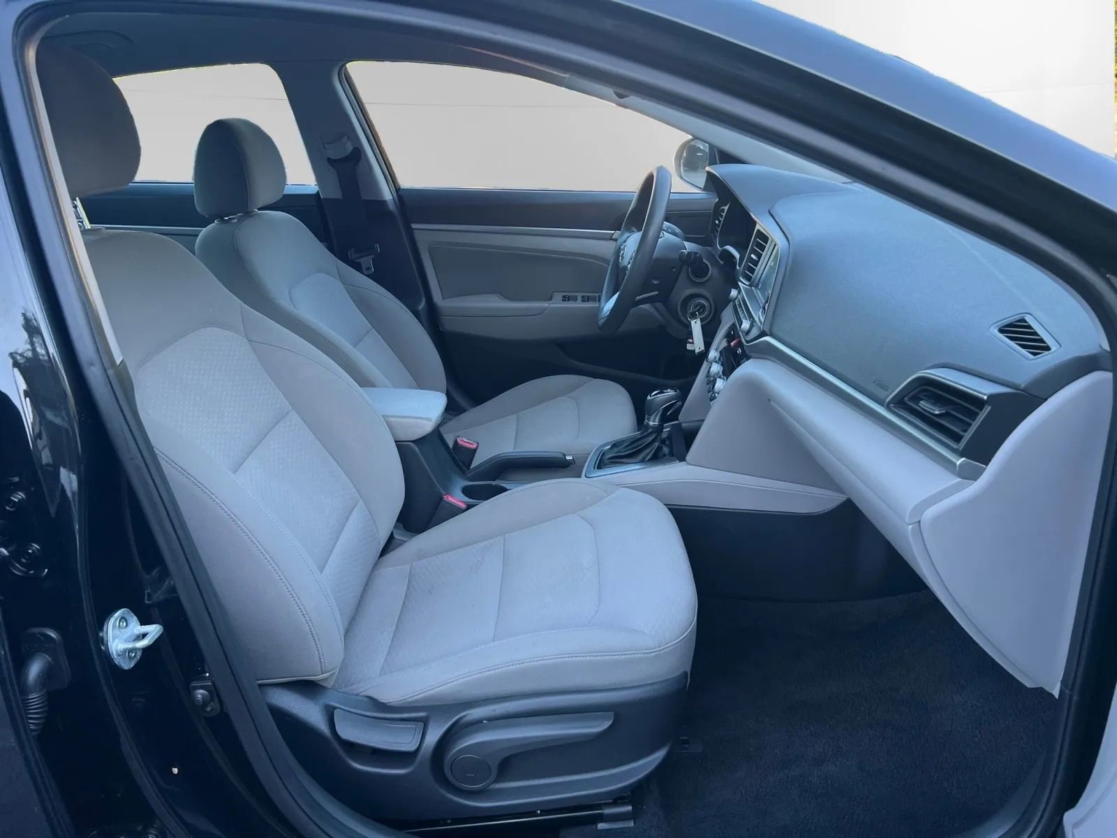 Used 2020 Hyundai Elantra SEL image 19