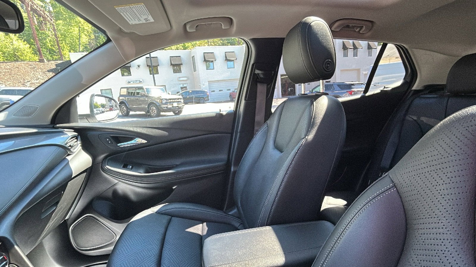 Used 2023 Buick Encore GX Essence w/ Experience Buick Package AWD/4WD image 30