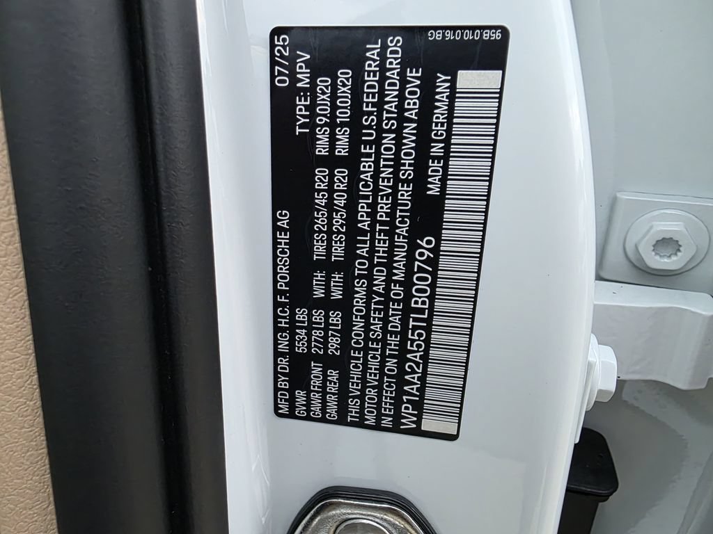 Certified 2026 Porsche Macan AWD/4WD image 47