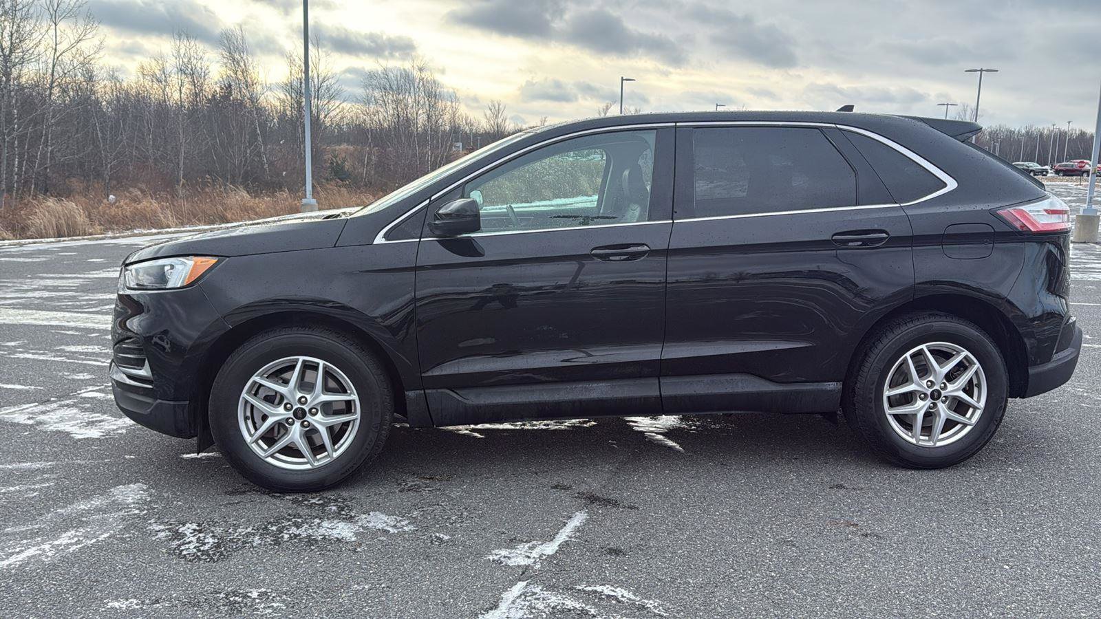 Used 2023 Ford Edge SEL image 13