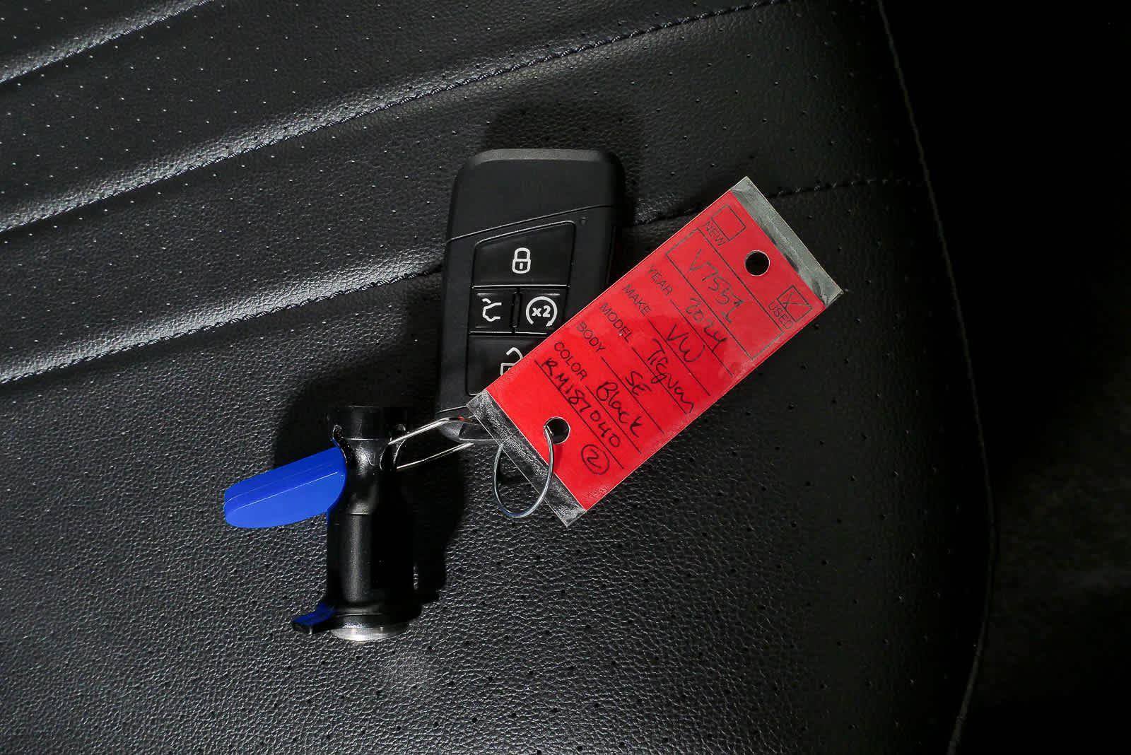 Certified 2024 Volkswagen Tiguan SE FWD image 23