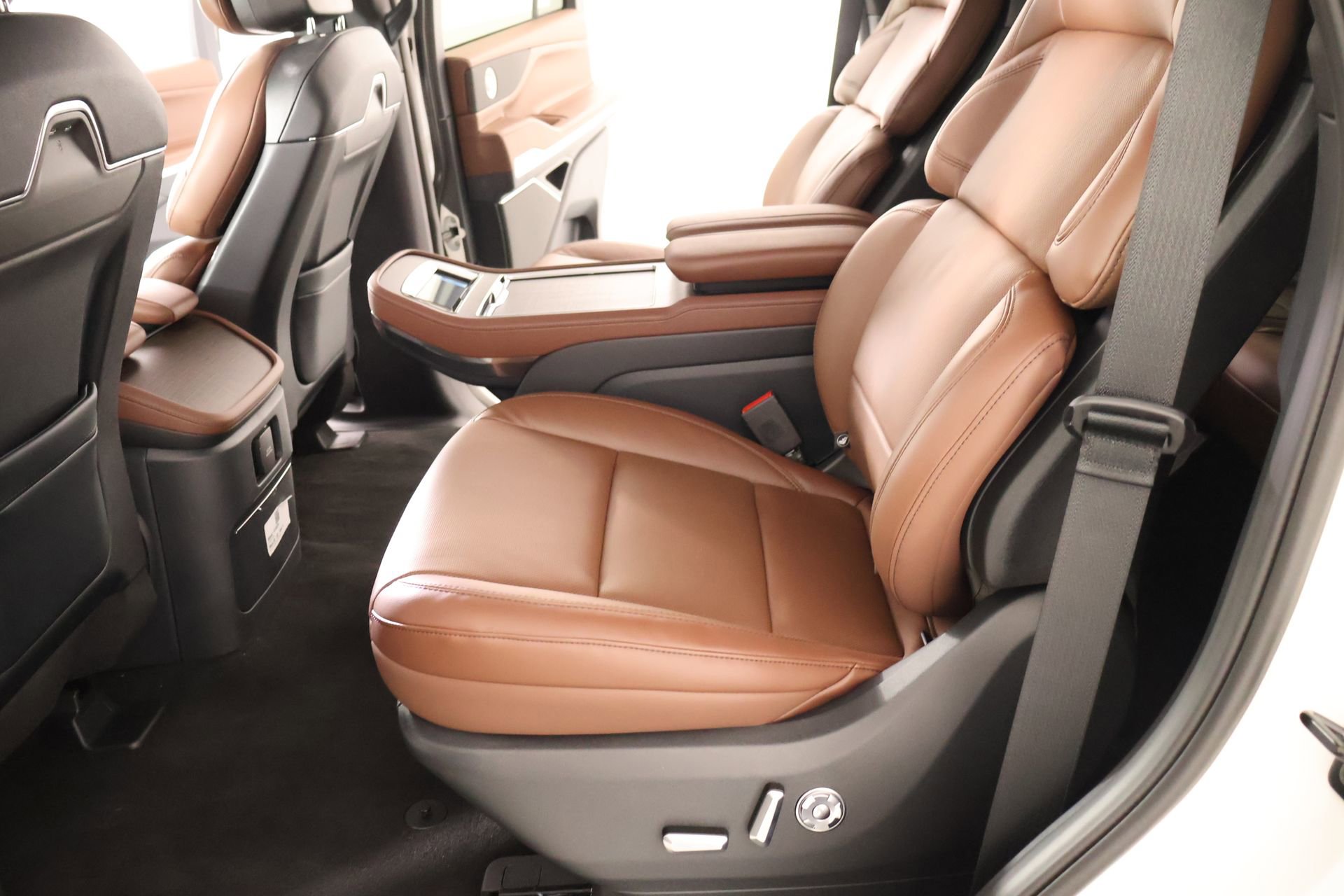 New 2026 Lincoln Navigator Reserve AWD/4WD image 13