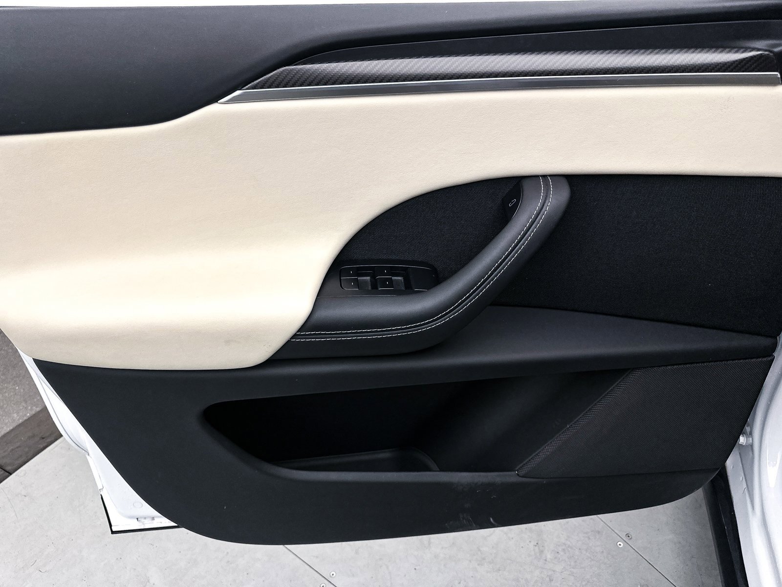 Used 2022 Tesla Model X Plaid image 18