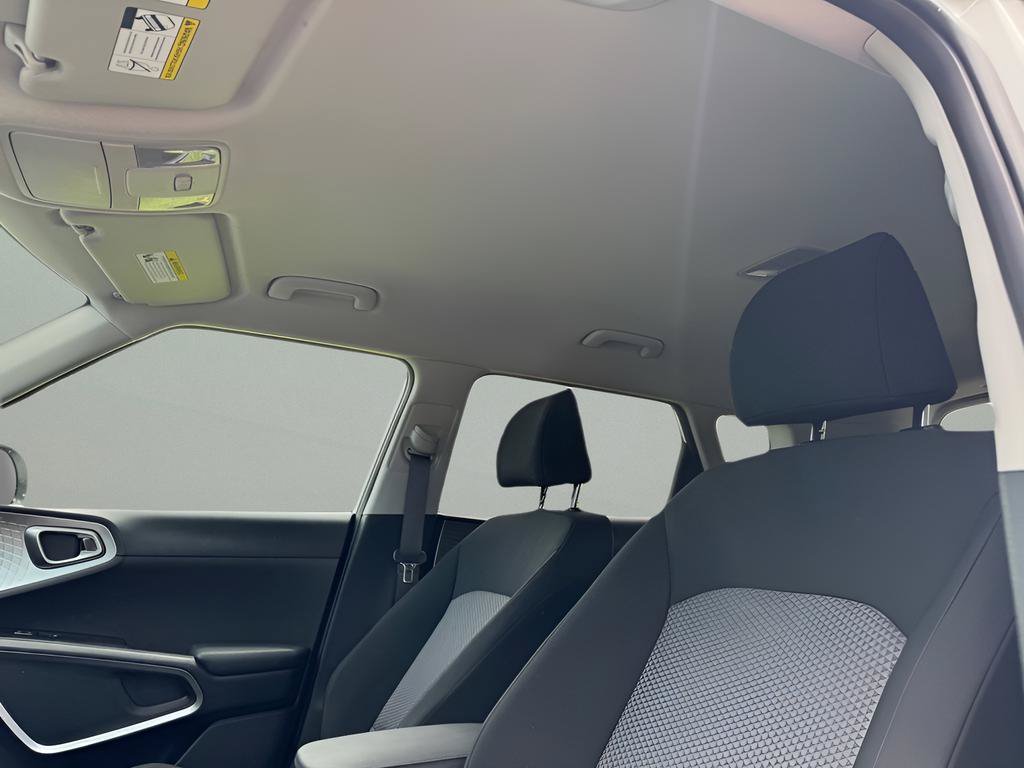 Used 2023 Kia Soul S FWD image 18