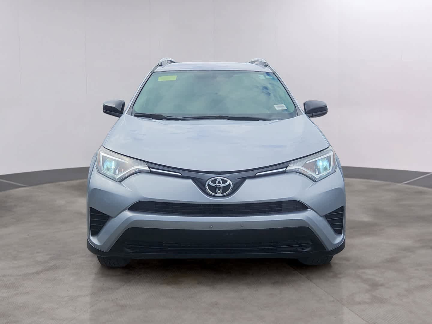 Used 2016 Toyota RAV4 LE image 2