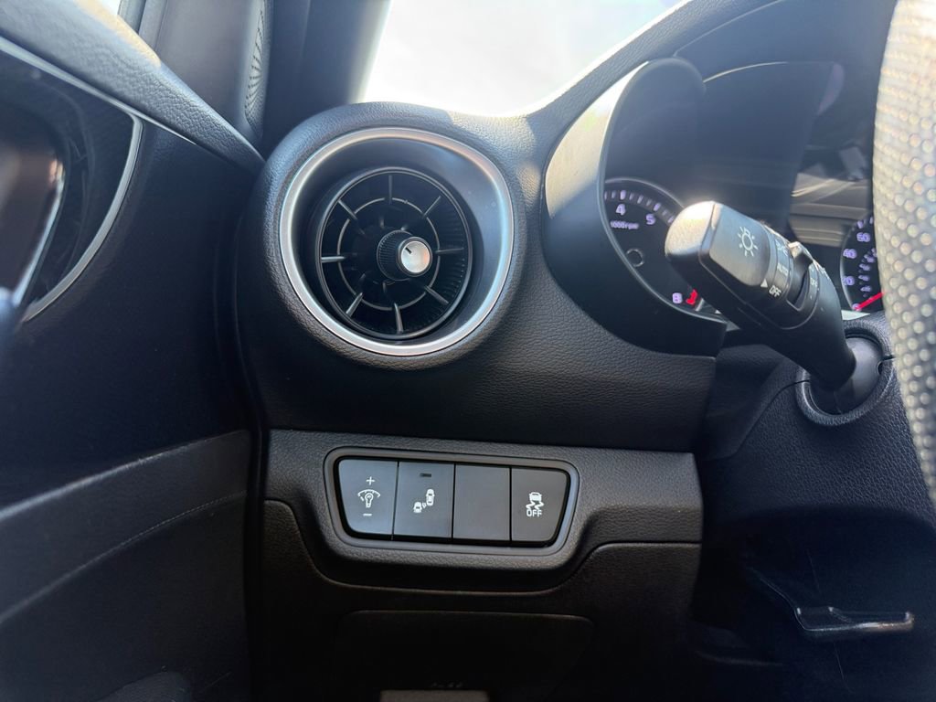 Used 2023 Kia Forte GT-Line image 22
