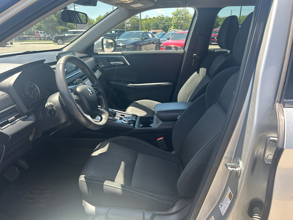 Used 2022 Mitsubishi Outlander ES AWD/4WD image 9