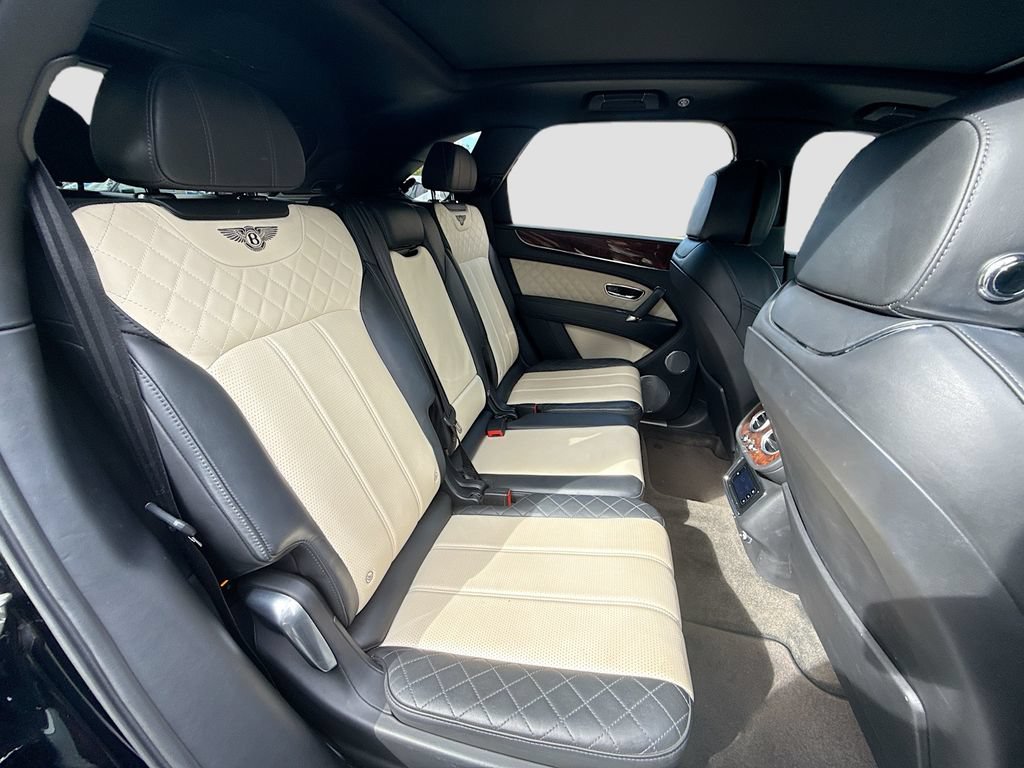 Used 2018 Bentley Bentayga AWD/4WD image 30