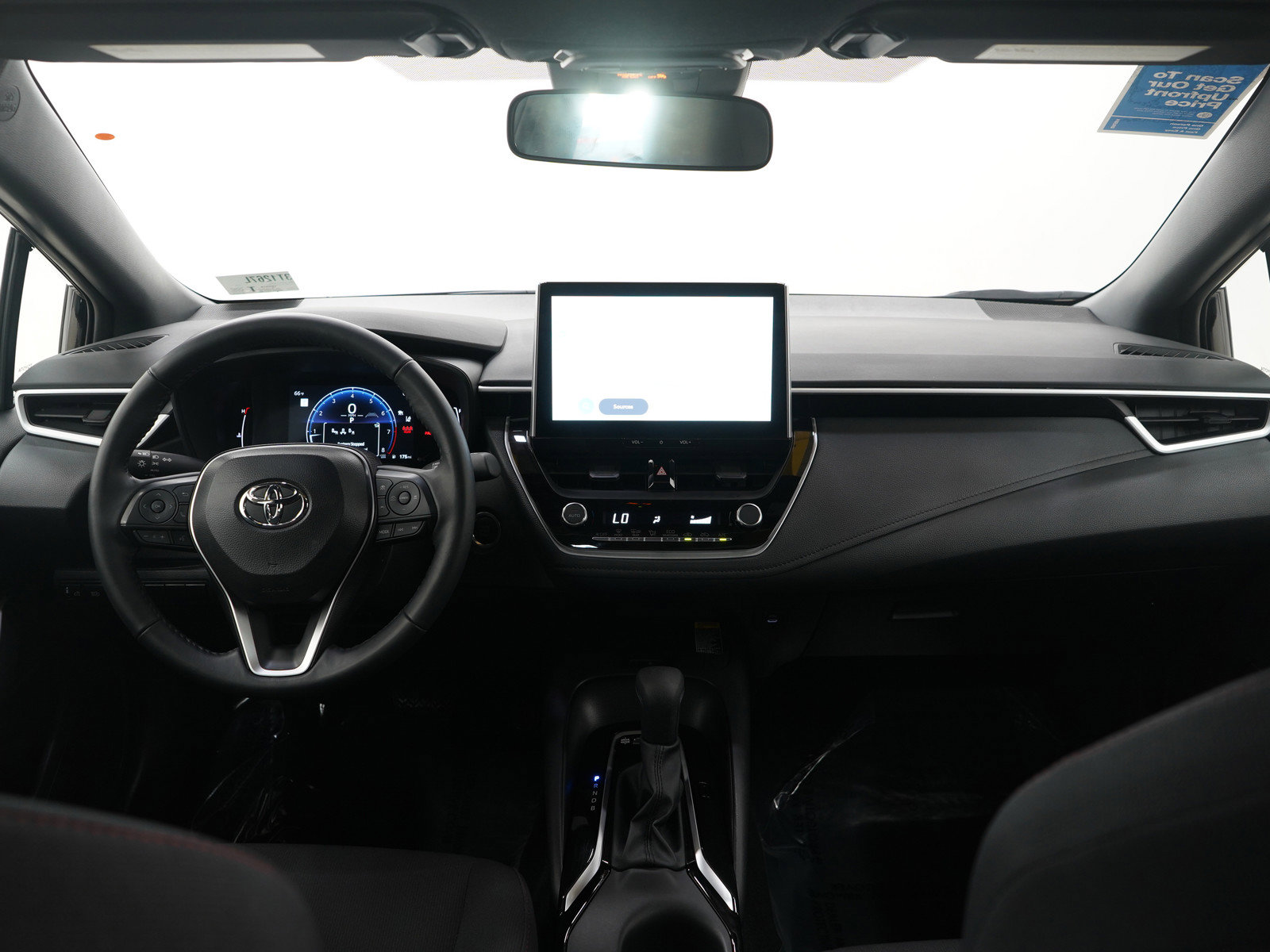 Used 2025 Toyota Corolla SE image 13