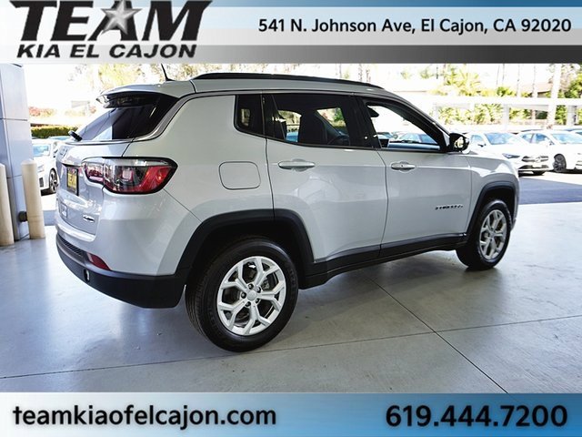 Used 2024 Jeep Compass Latitude image 8