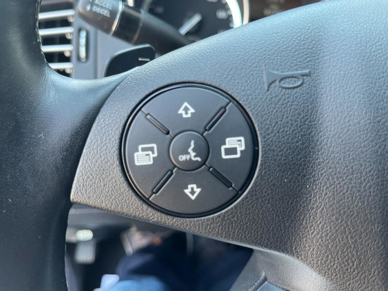 Used 2011 Mercedes-Benz R 350 BlueTEC 4MATIC image 24