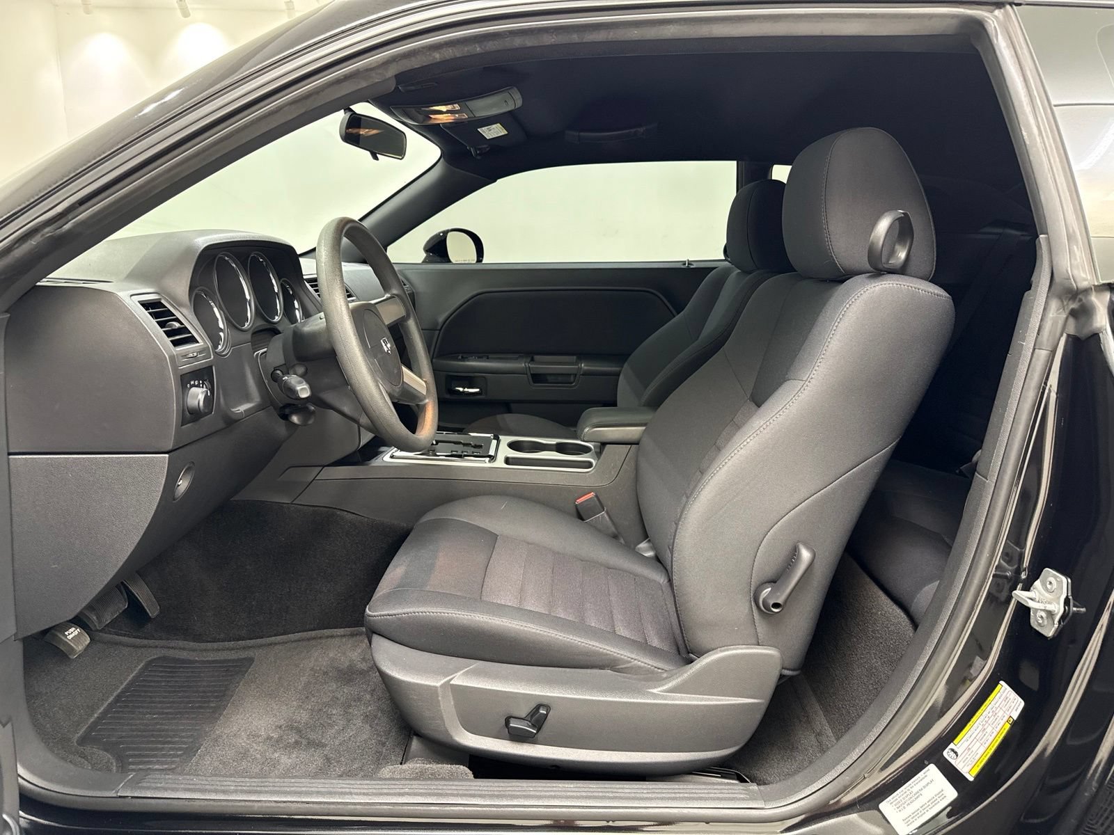 Used 2010 Dodge Challenger SE RWD image 13