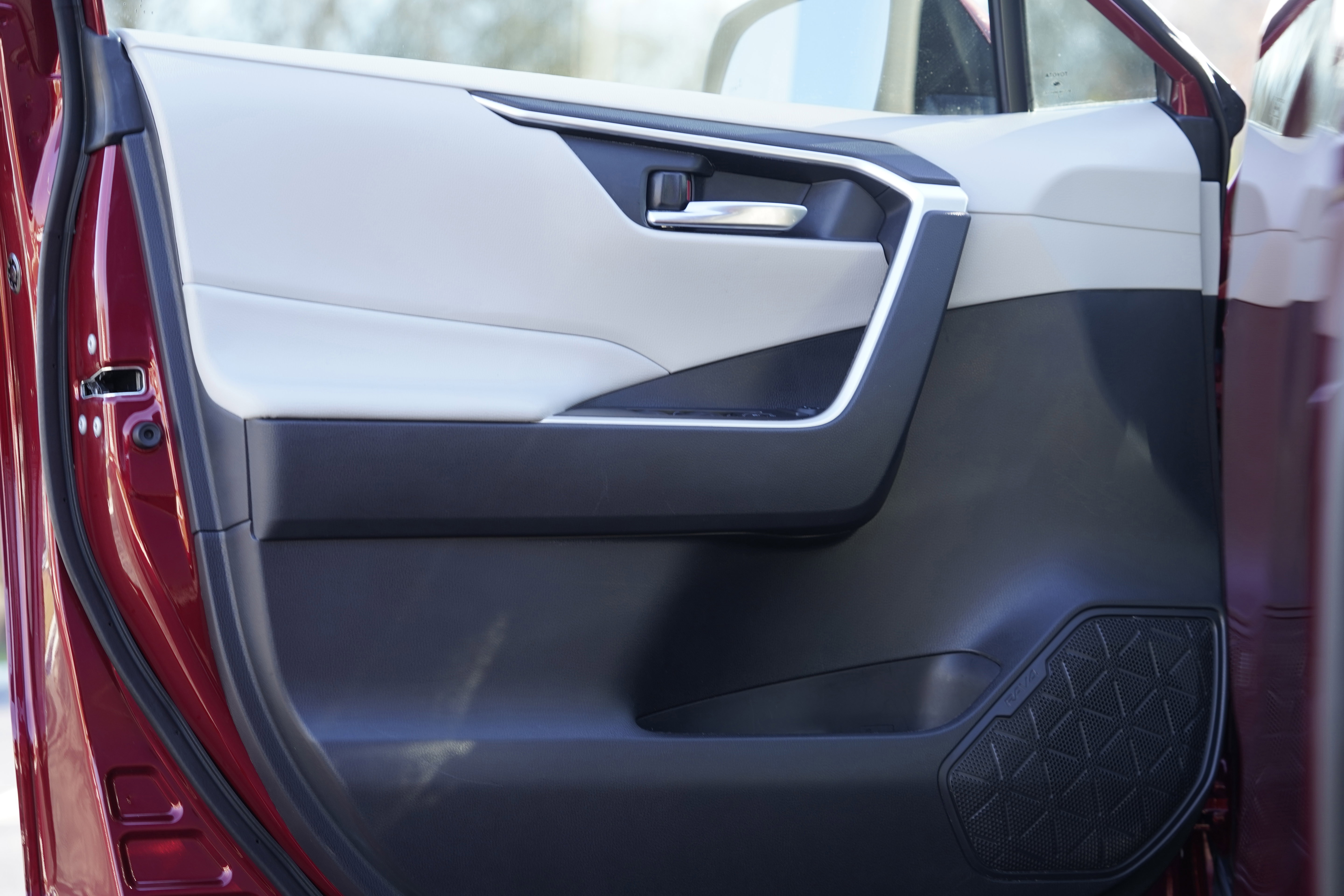 Used 2022 Toyota RAV4 XLE Premium image 15