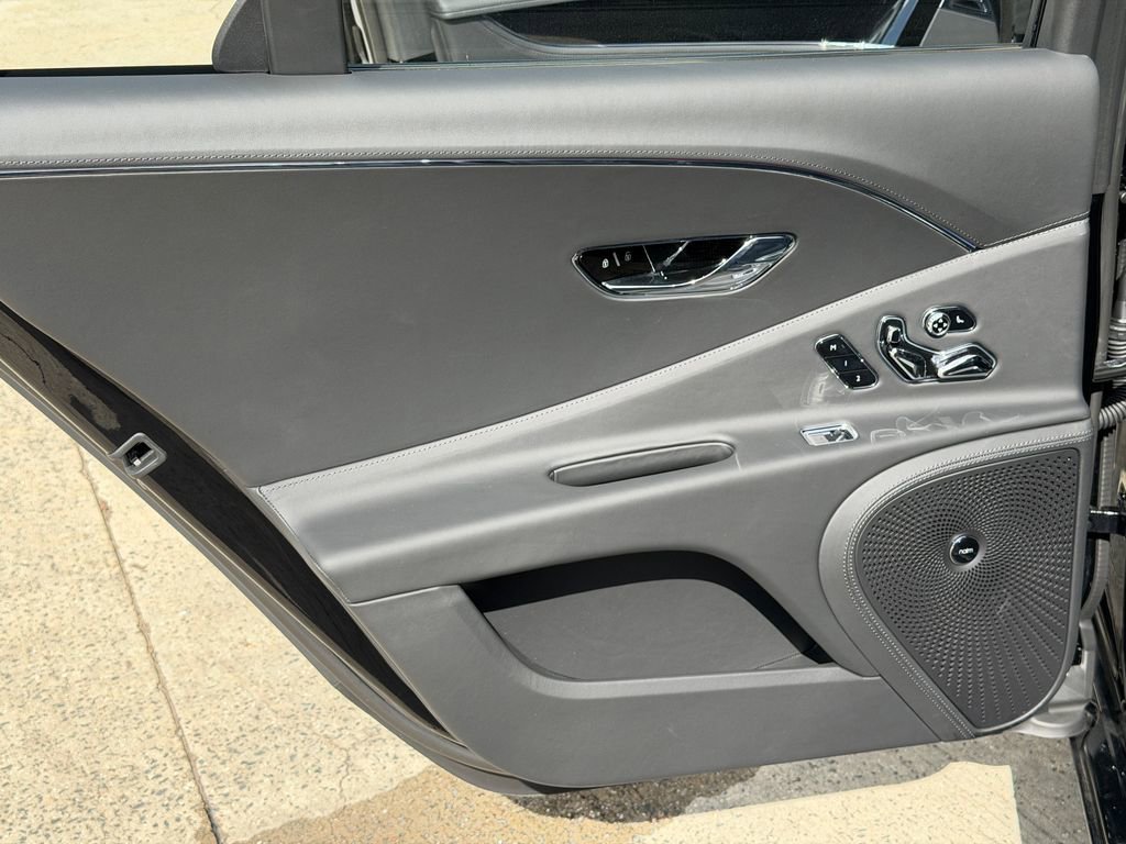 New 2025 Bentley Flying Spur Plug-In Hybrid image 37