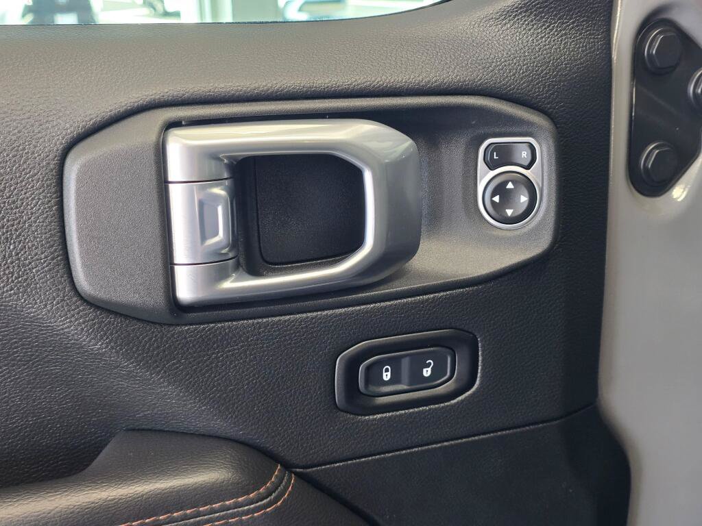Used 2021 Jeep Wrangler Unlimited Rubicon AWD/4WD image 23