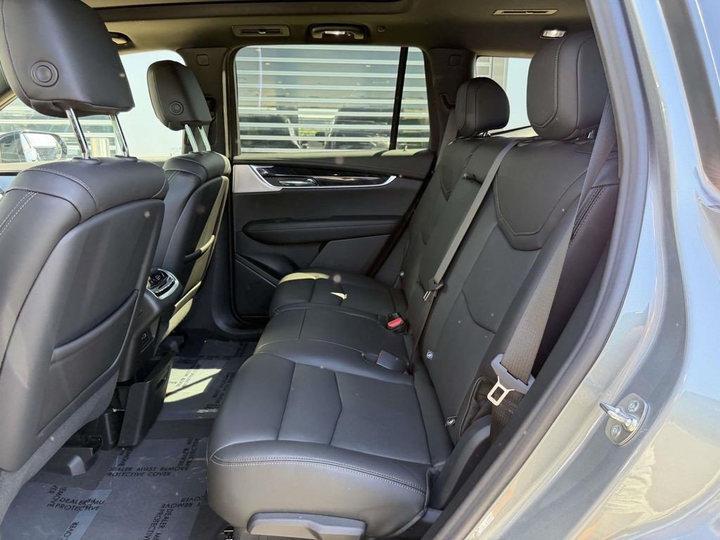 Certified 2025 Cadillac XT6 Premium Luxury w/ Technology Package AWD/4WD image 15