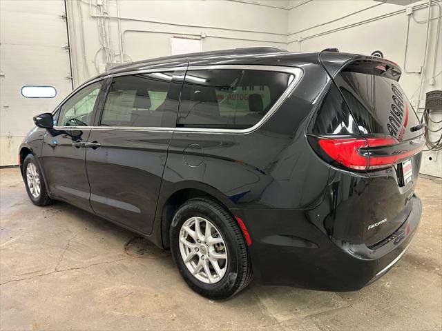 Certified 2022 Chrysler Pacifica Touring-L FWD image 16