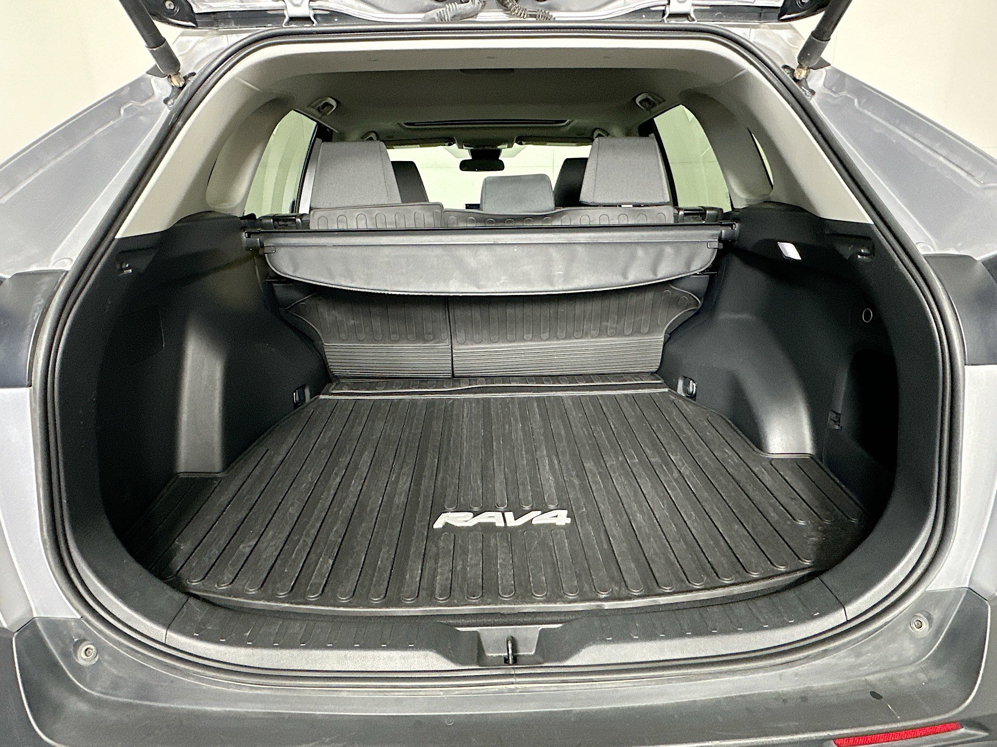 Used 2024 Toyota RAV4 XLE image 30