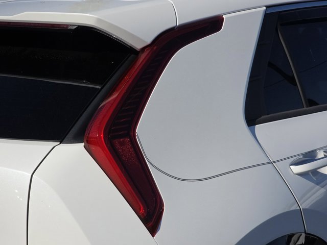 Used 2024 Kia Niro SX image 7