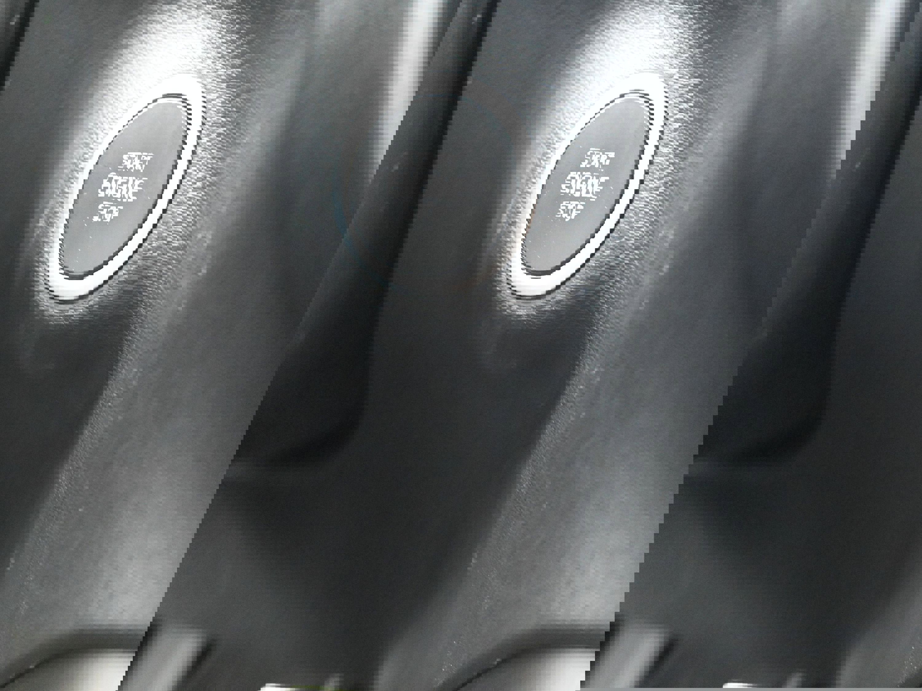 Used 2022 Volvo XC40 T5 R-Design image 14