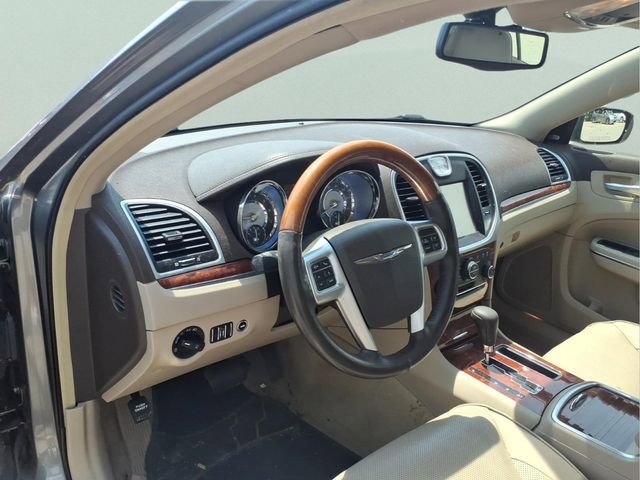 Used 2011 Chrysler 300 Limited w/ Luxury Group RWD image 12
