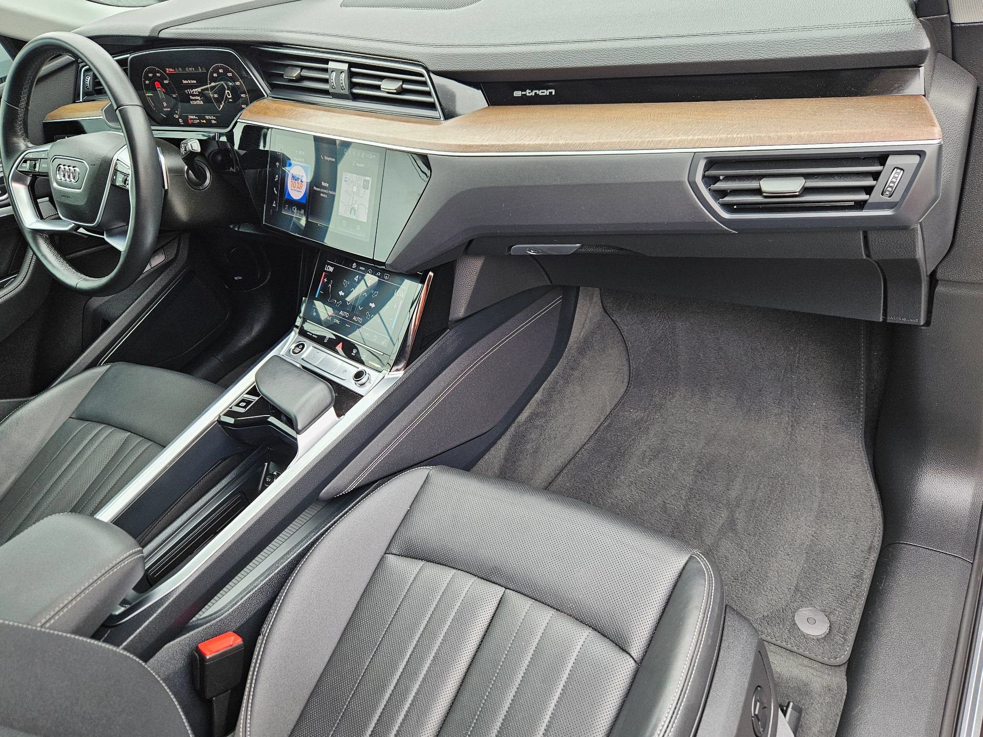 Used 2024 Audi Q8 e-tron Premium Plus w/ Premium Plus Package AWD/4WD image 31