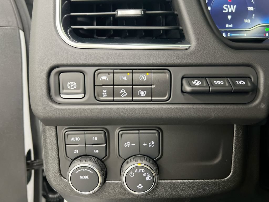 Used 2024 Chevrolet Tahoe Premier AWD/4WD image 18