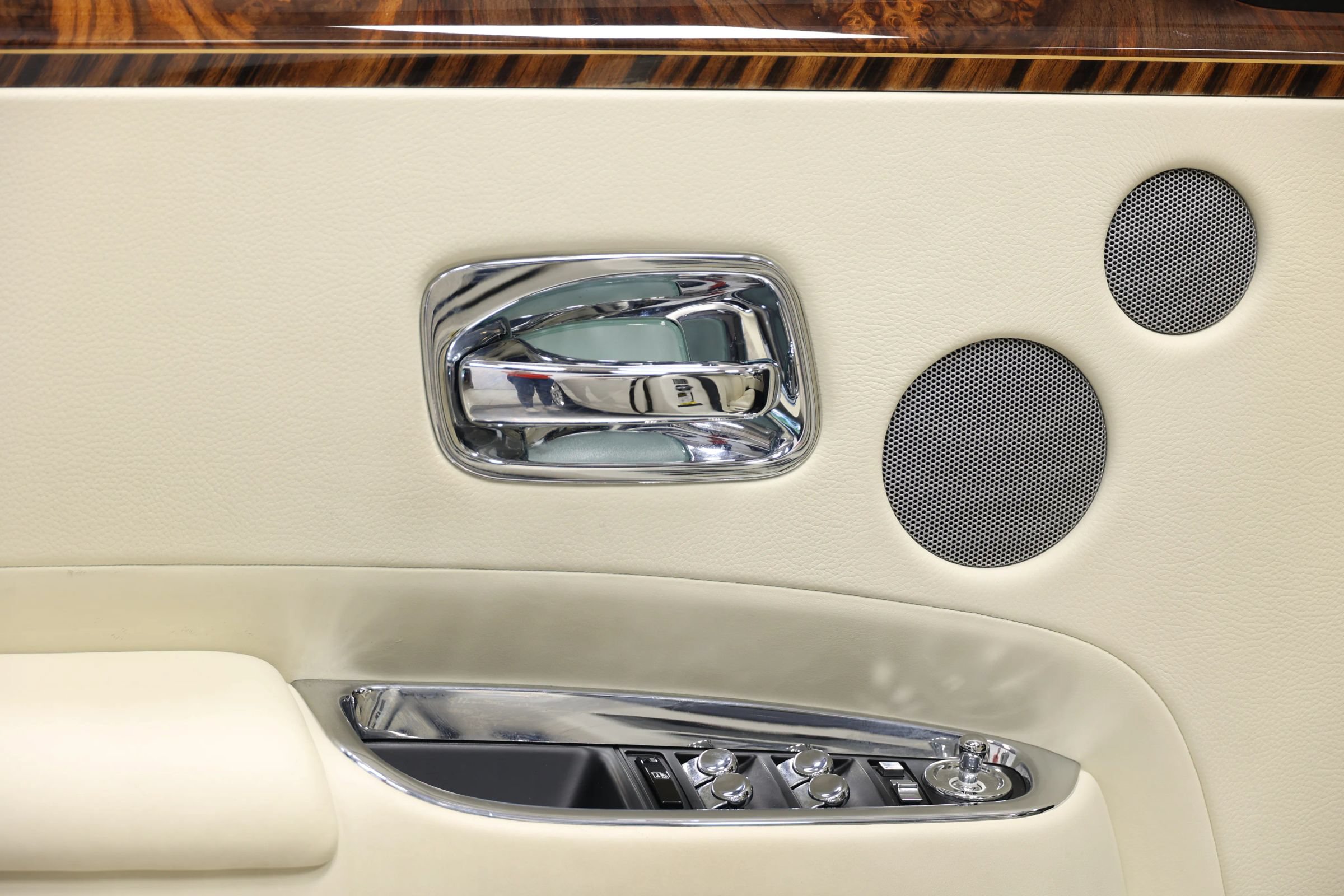 Used 2016 Rolls-Royce Ghost RWD image 11