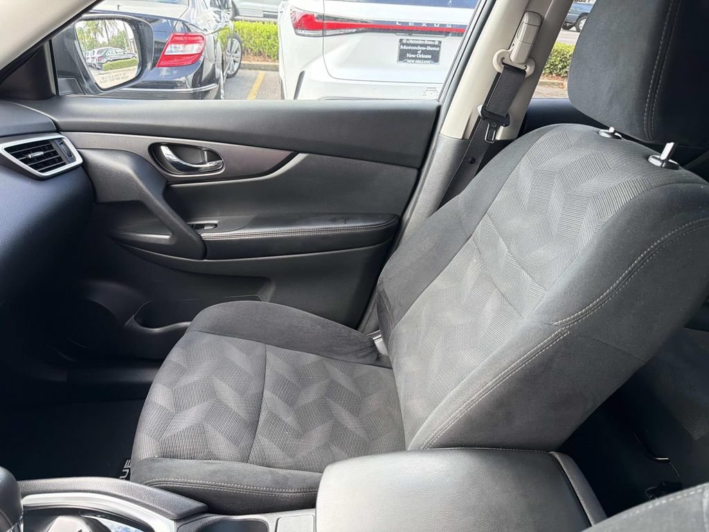 Used 2016 Nissan Rogue SV AWD/4WD image 15