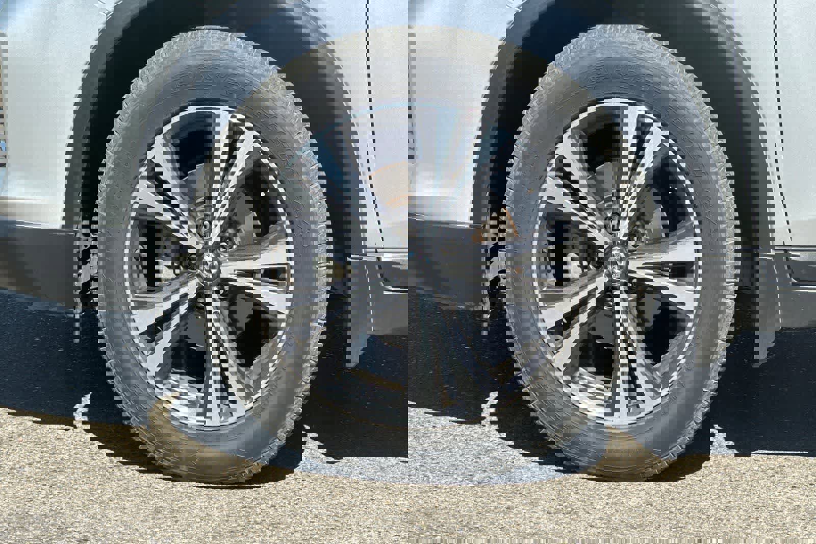 Used 2018 Nissan Rogue SL w/ Premium Package image 12