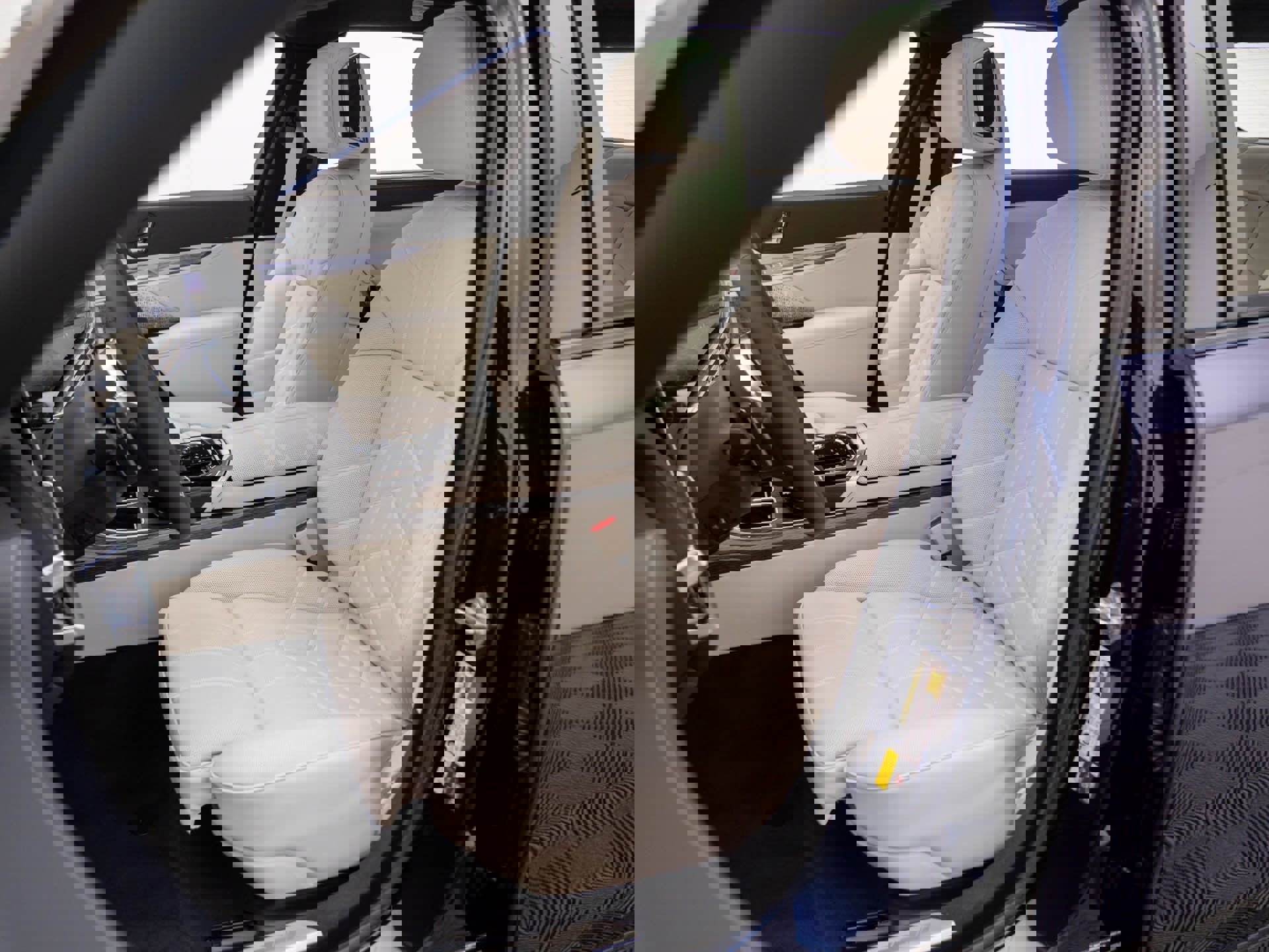 New 2026 BMW 750e xDrive image 17