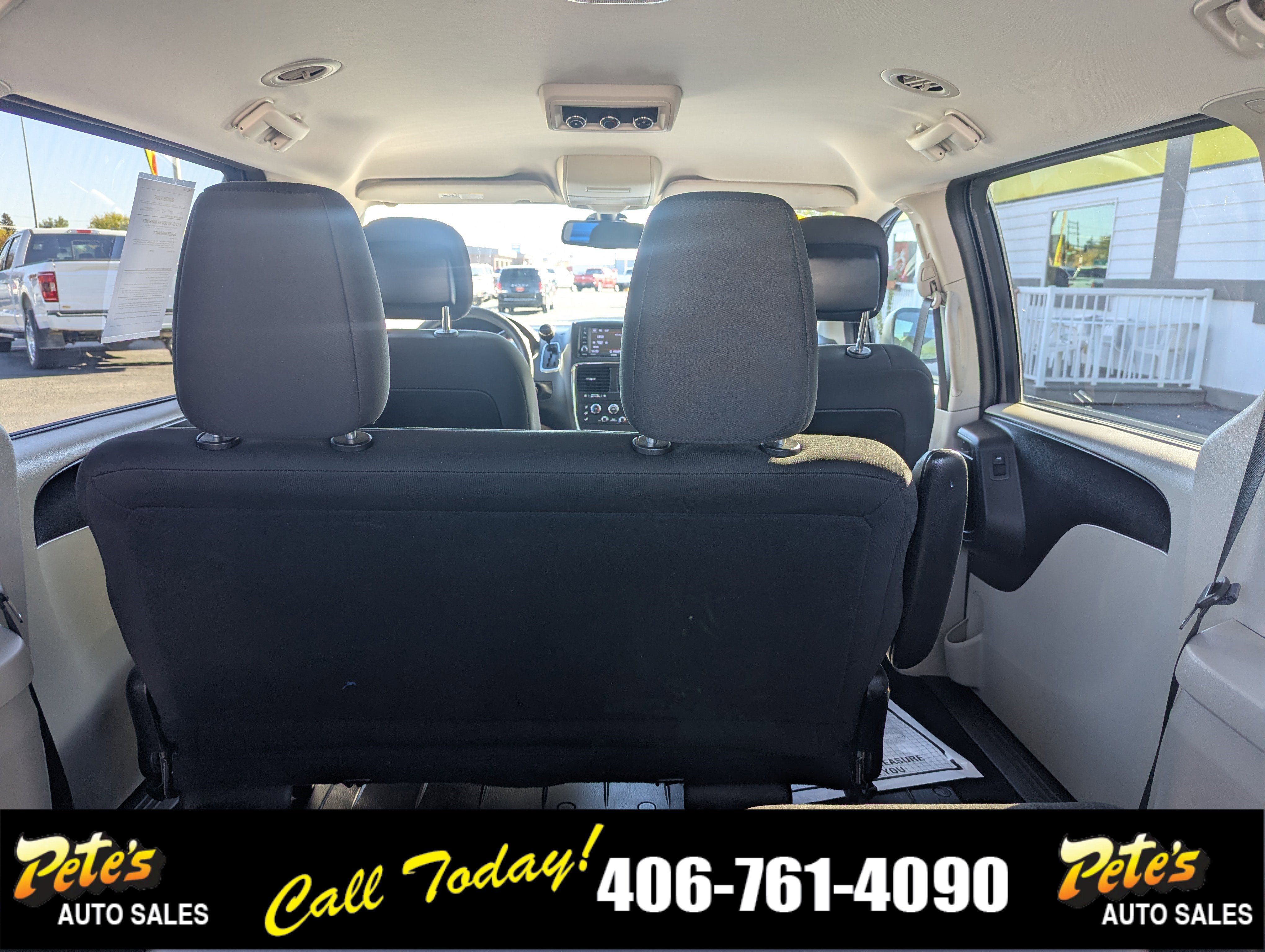 Used 2018 Dodge Grand Caravan SE w/ UConnect Hands-Free Group FWD image 12