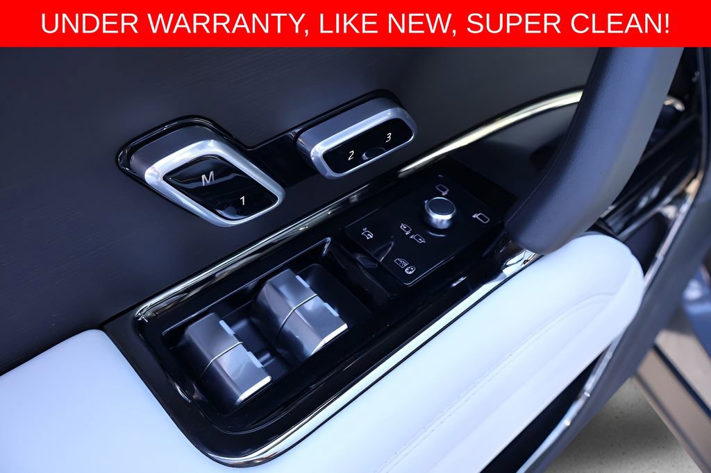 Used 2025 Land Rover Range Rover Sport SE image 11